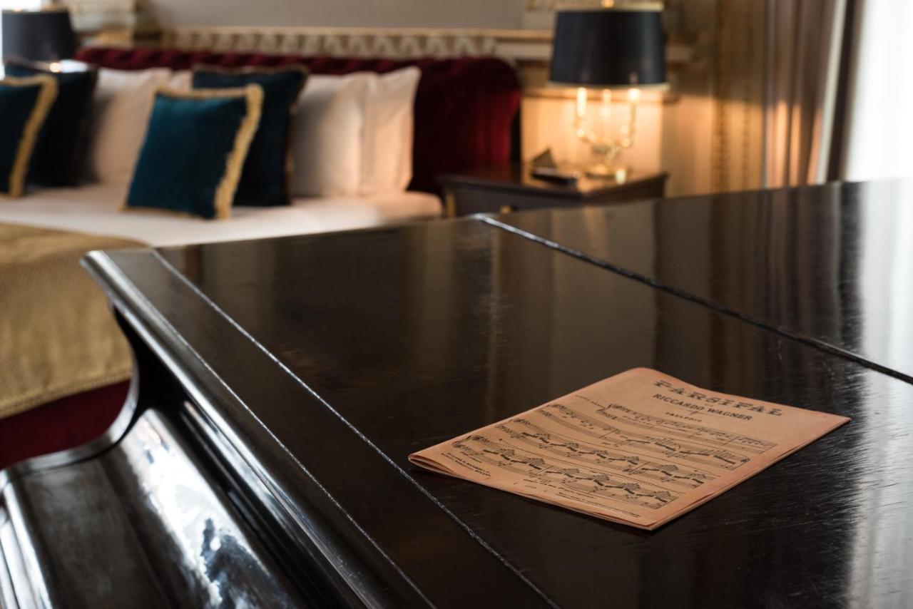 Grand Hotel Et Des Palmes ปาแลร์โม ภายนอก รูปภาพ Piano in the hotel