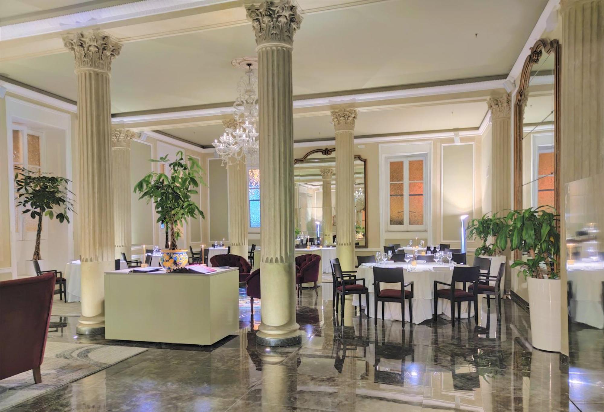 Grand Hotel Et Des Palmes ปาแลร์โม ภายนอก รูปภาพ The restaurant in 2019
