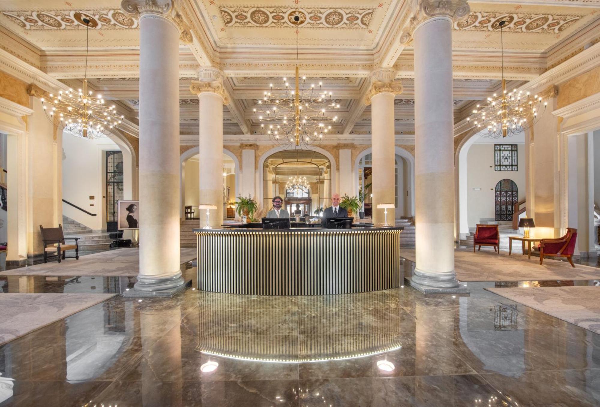 Grand Hotel Et Des Palmes ปาแลร์โม ภายนอก รูปภาพ The lobby of the hotel