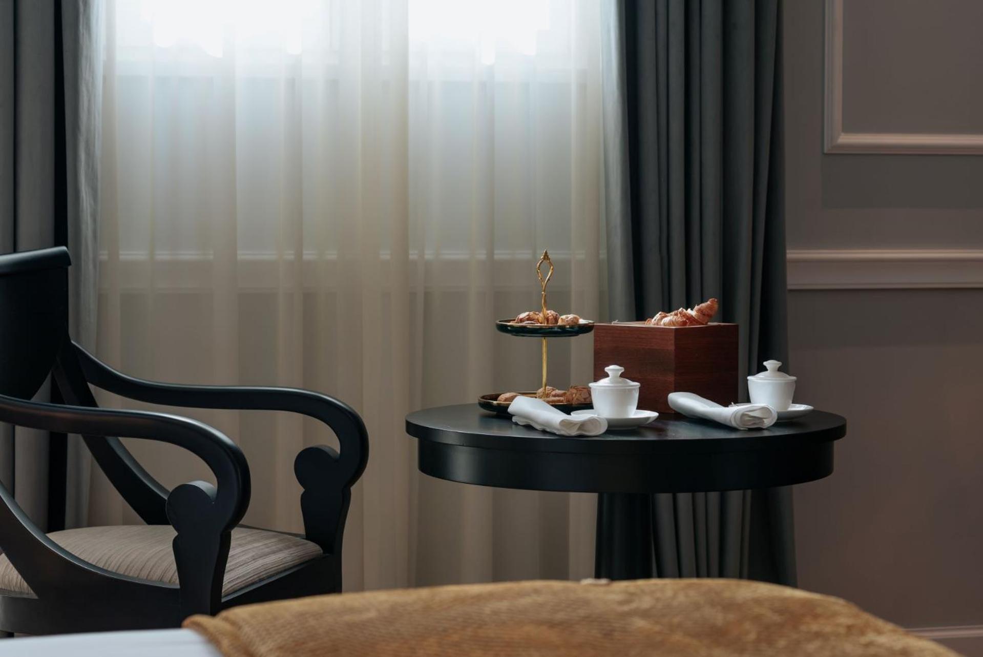 Grand Hotel Et Des Palmes ปาแลร์โม ภายนอก รูปภาพ A room at the hotel